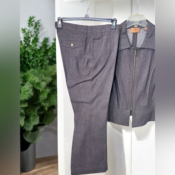 Dana Buchman Gray Pantsuit - Picture 1 of 16